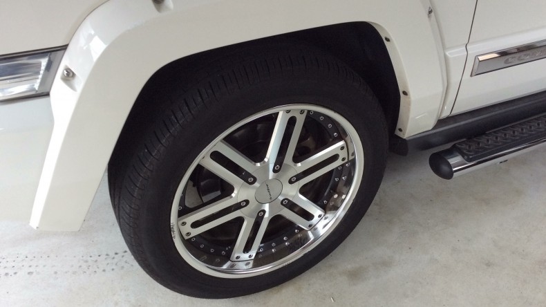 タイヤホイール前