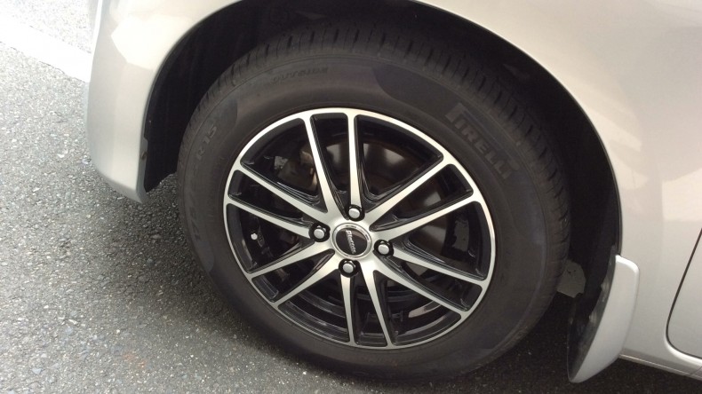 タイヤホイール前