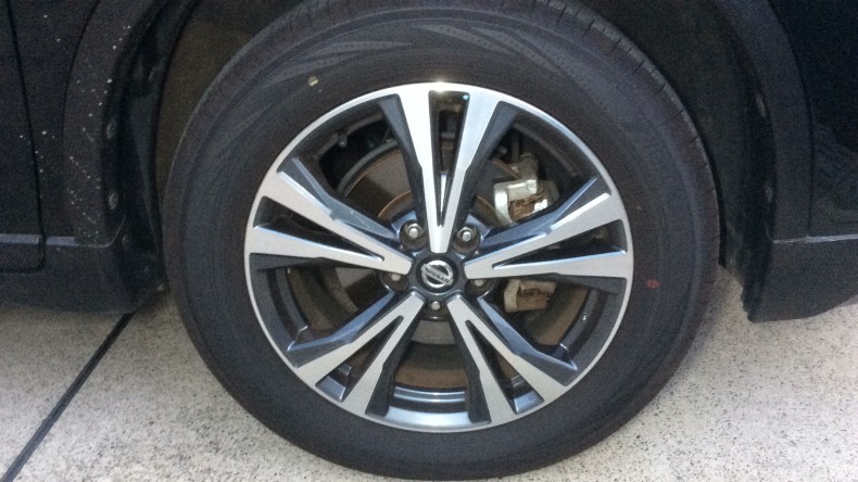 タイヤホイール前