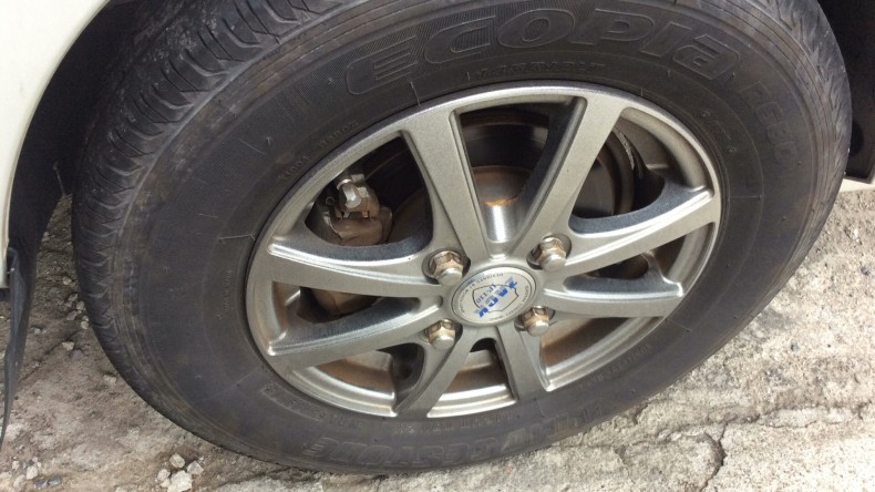 タイヤホイール前