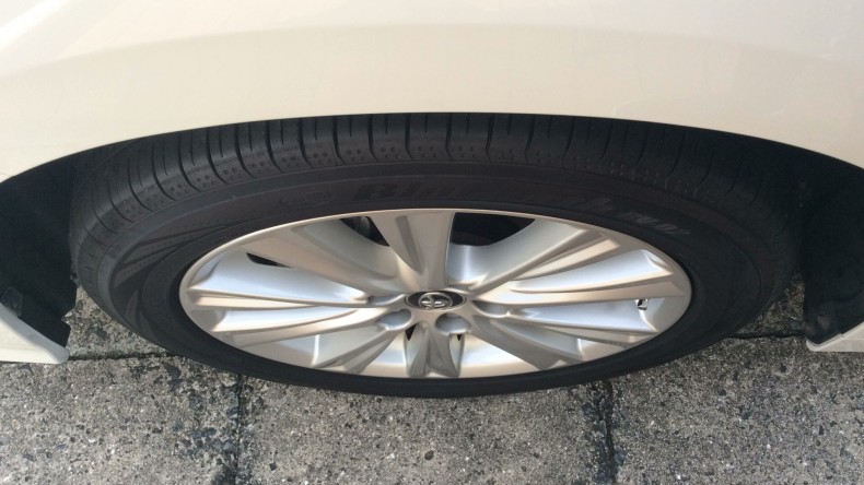 タイヤホイール前