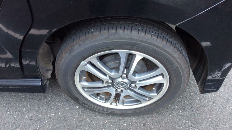 タイヤホイール前