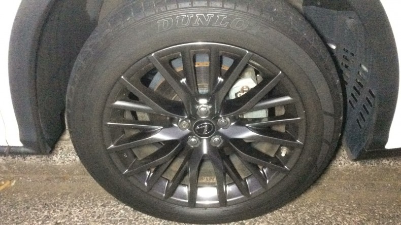 タイヤホイール前