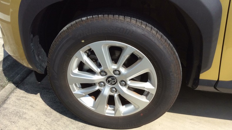 タイヤホイール前