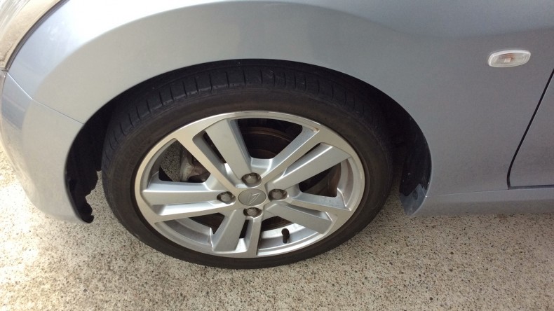 タイヤホイール前