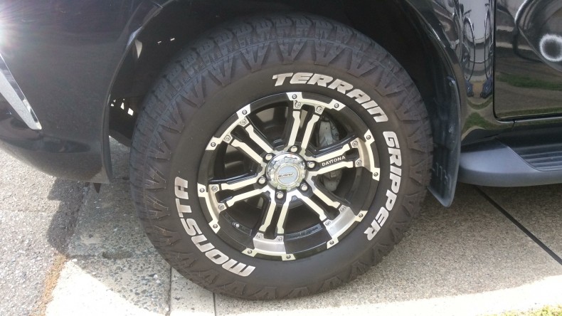 タイヤホイール前