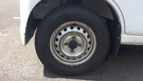 タイヤホイール前