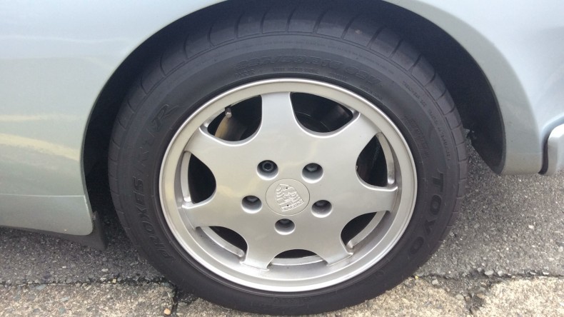 タイヤホイール前