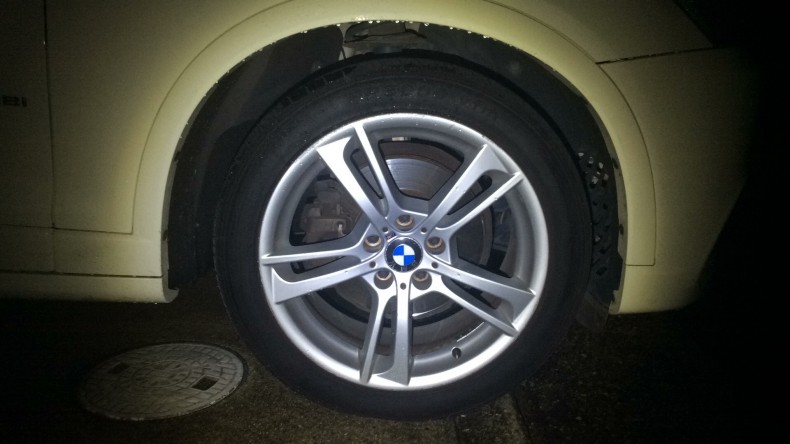 タイヤホイール前