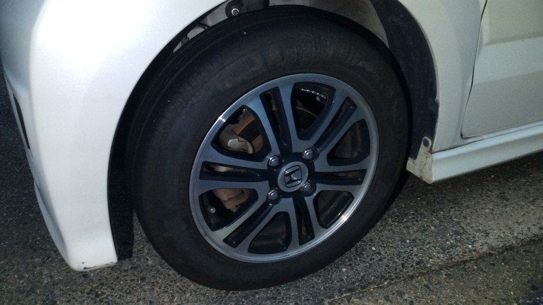 タイヤホイール前