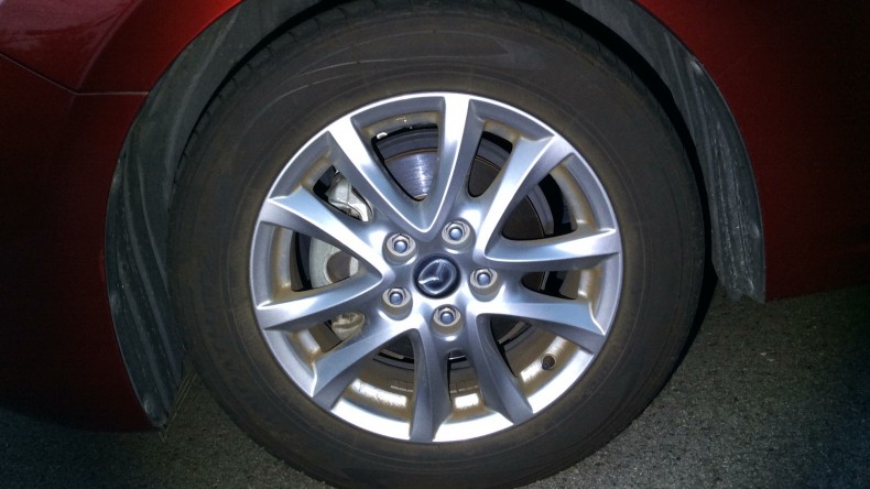 タイヤホイール前