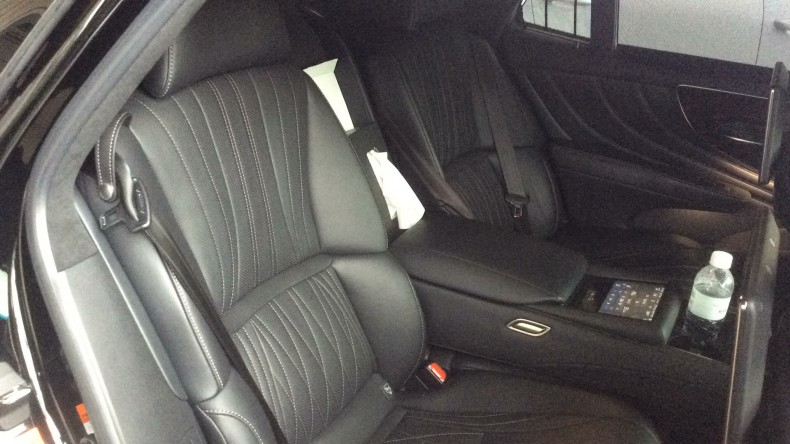 内装後方シート