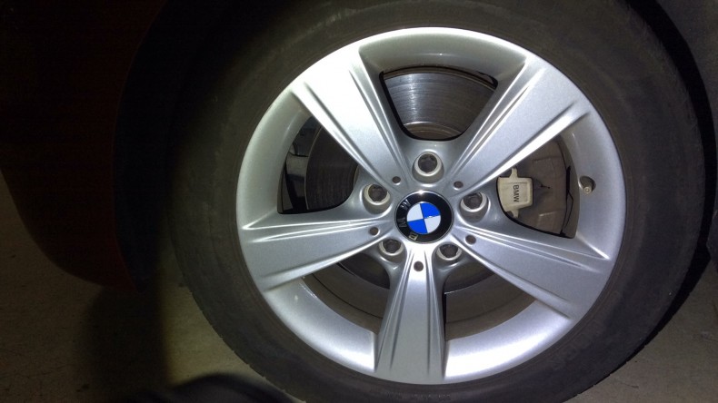 タイヤホイール前