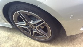 タイヤホイール前