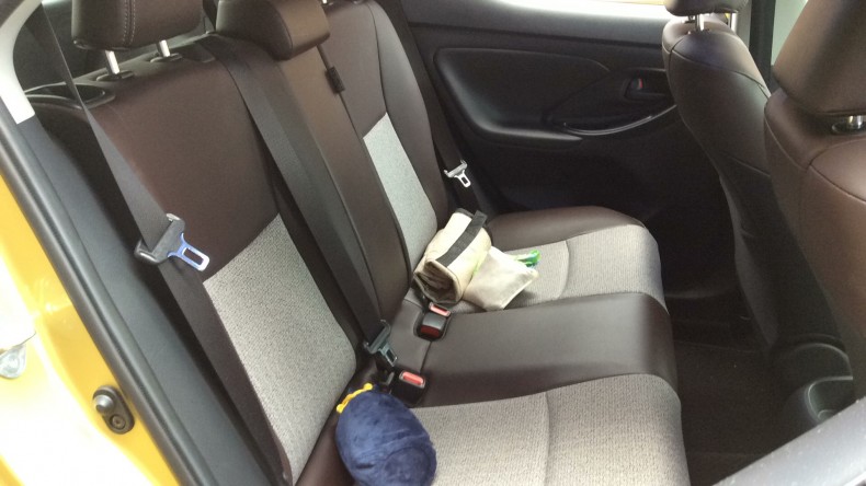 内装後方シート