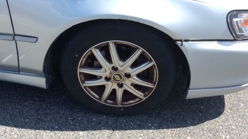 タイヤホイール前