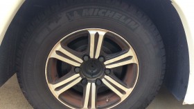 タイヤホイール前