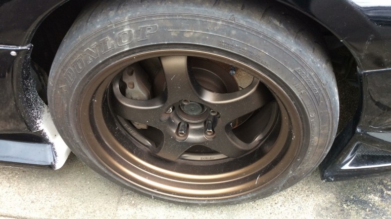 タイヤホイール前