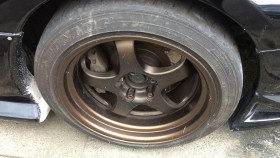 タイヤホイール前