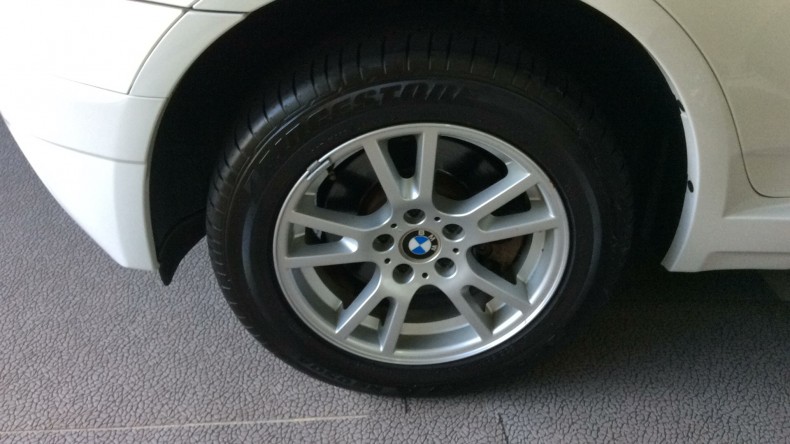 タイヤホイール前