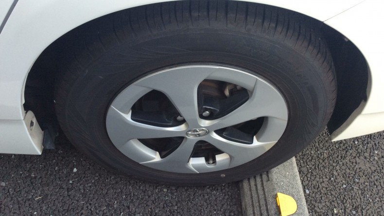 タイヤホイール前