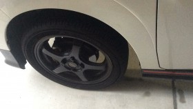 タイヤホイール前