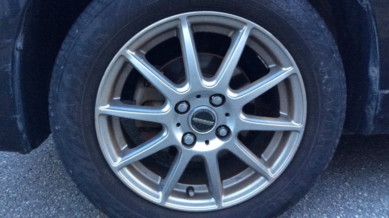 タイヤホイール前