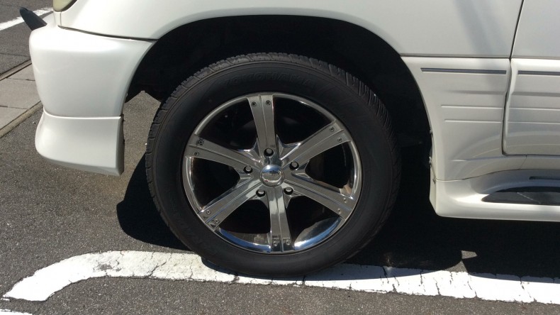 タイヤホイール前