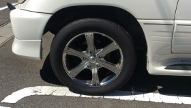 タイヤホイール前
