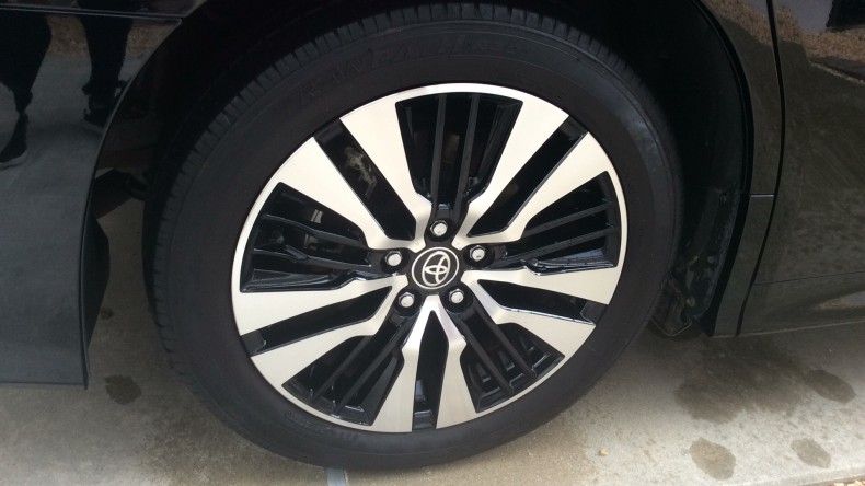 タイヤホイール前