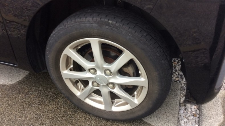 タイヤホイール前