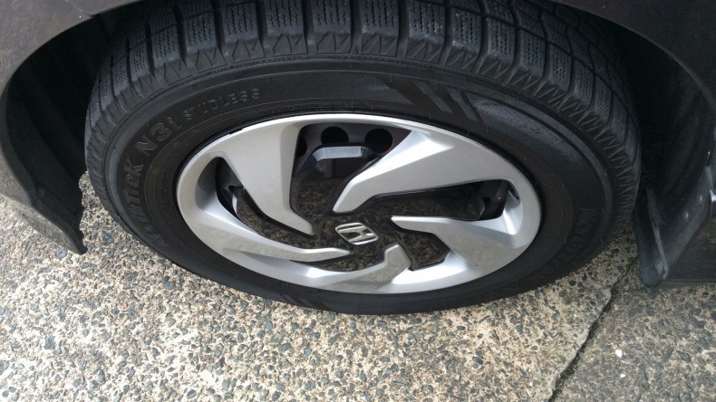 タイヤホイール前