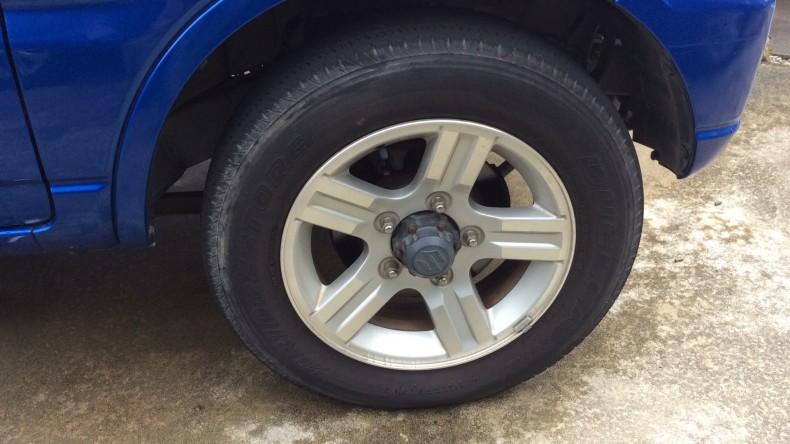 タイヤホイール前