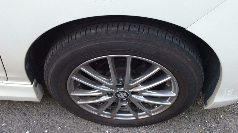 タイヤホイール前