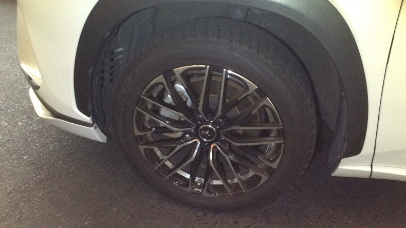 タイヤホイール前