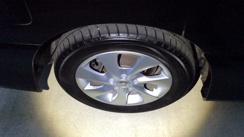 タイヤホイール前