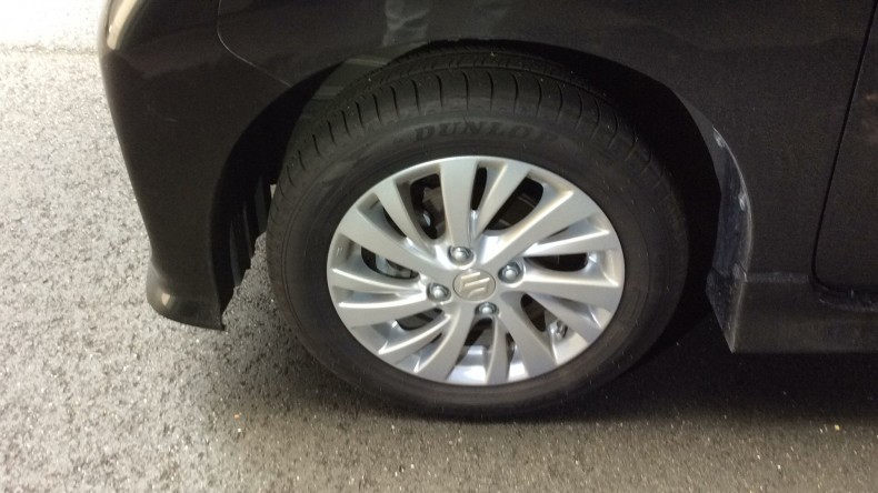 タイヤホイール前