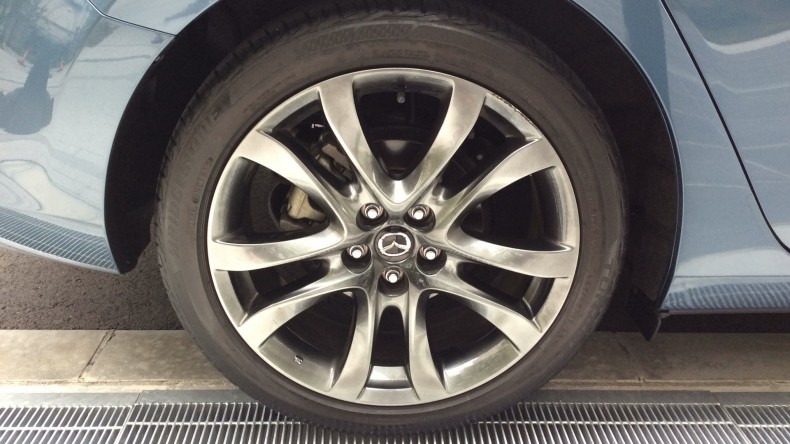 タイヤホイール前