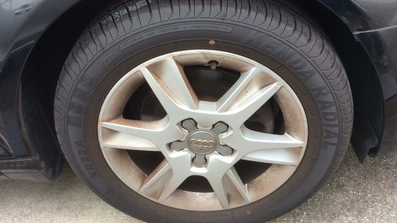 タイヤホイール前