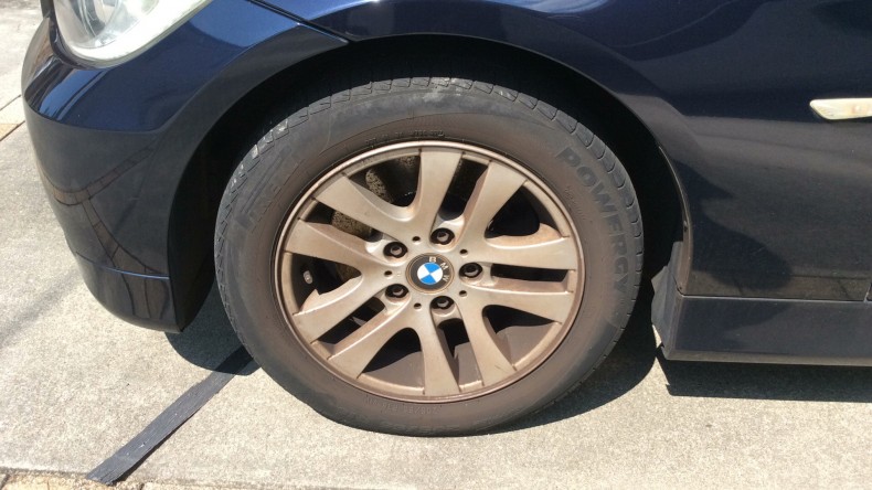 タイヤホイール前