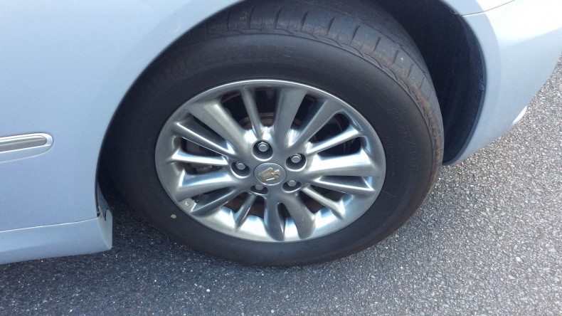 タイヤホイール前