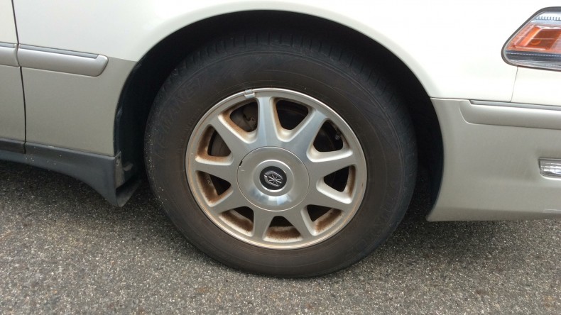 タイヤホイール前