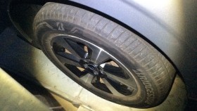 タイヤホイール前