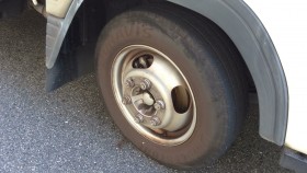 タイヤホイール前