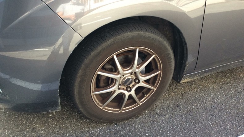 タイヤホイール前