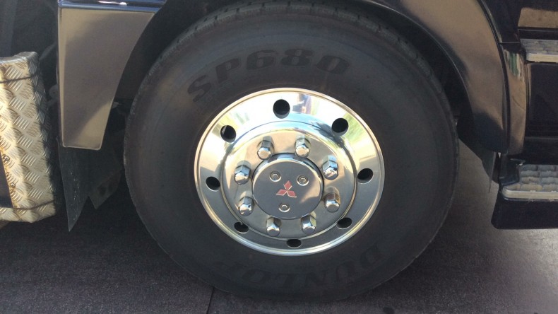 タイヤホイール前