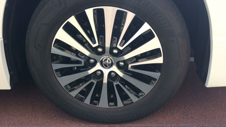 タイヤホイール前