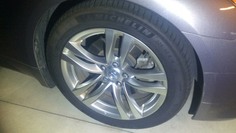 タイヤホイール前