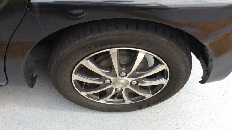 タイヤホイール前