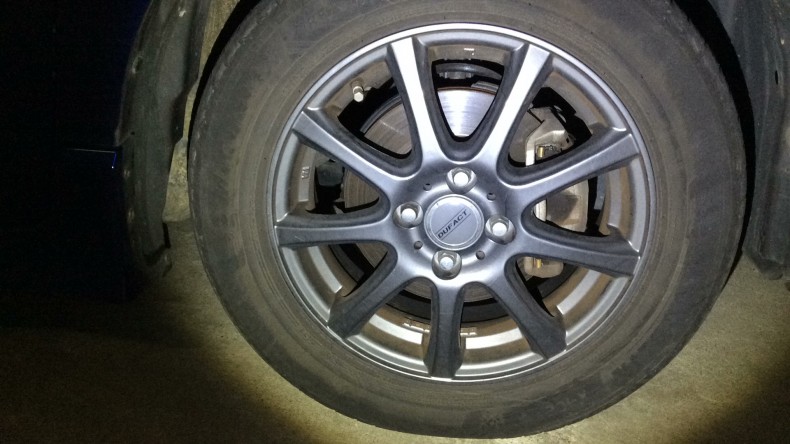 タイヤホイール前